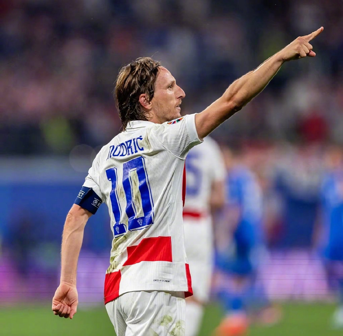 亚马尔送制胜助攻后染黄，无缘下一轮对阵布拉格斯拉维亚的欧冠